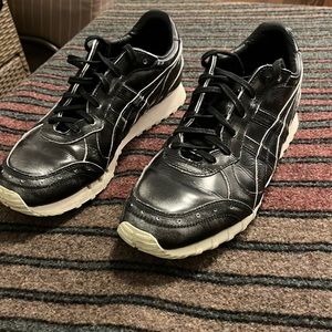 Onitsuka Tiger ALL LEATHER model number D5N2L Size 10 US, EU 44